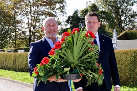 Ob 1. novembru smo se s polaganjem cvetja k osrednjim kamniškim spomenikom poklonili žrtvam vojn (47)